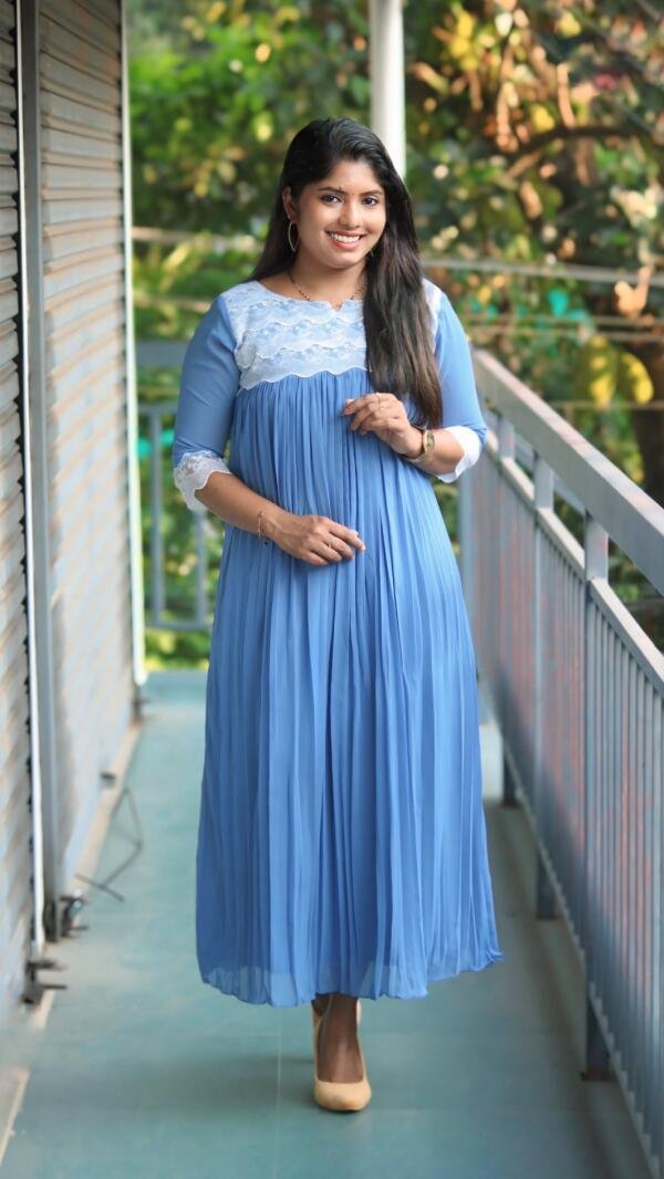 Simple & Elegant Lace-Highlighted Kurti