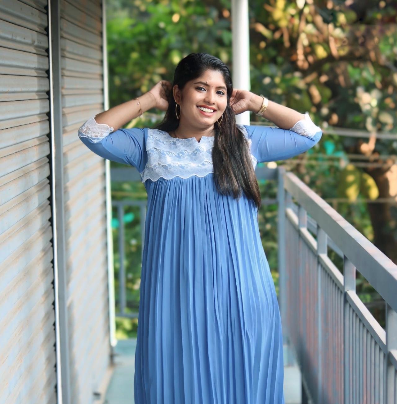 Simple & Elegant Lace-Highlighted Kurti