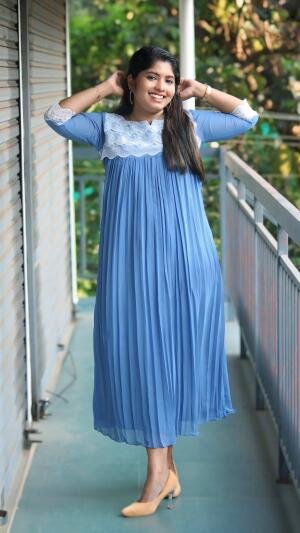 Simple & Elegant Lace-Highlighted Kurti