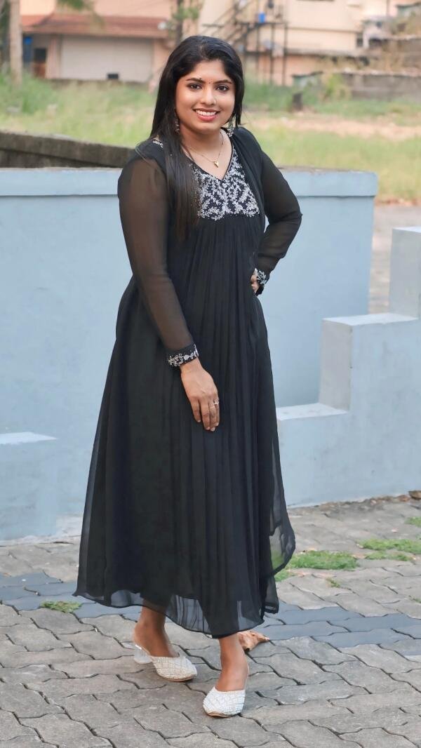 Handworked black top