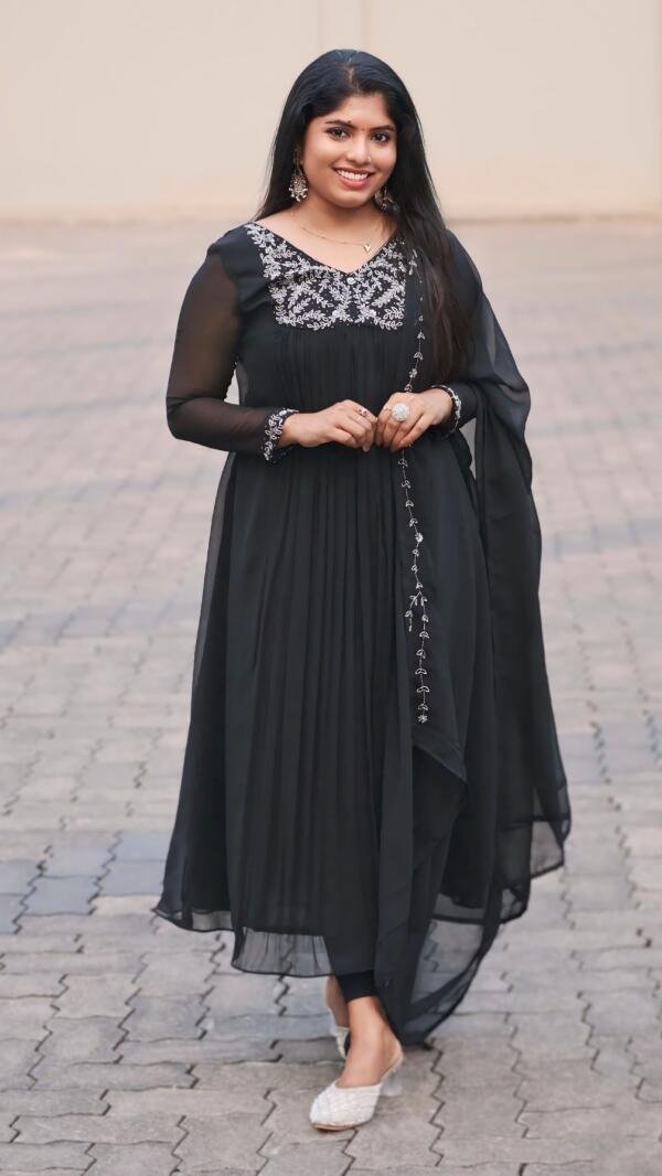 Handworked black top