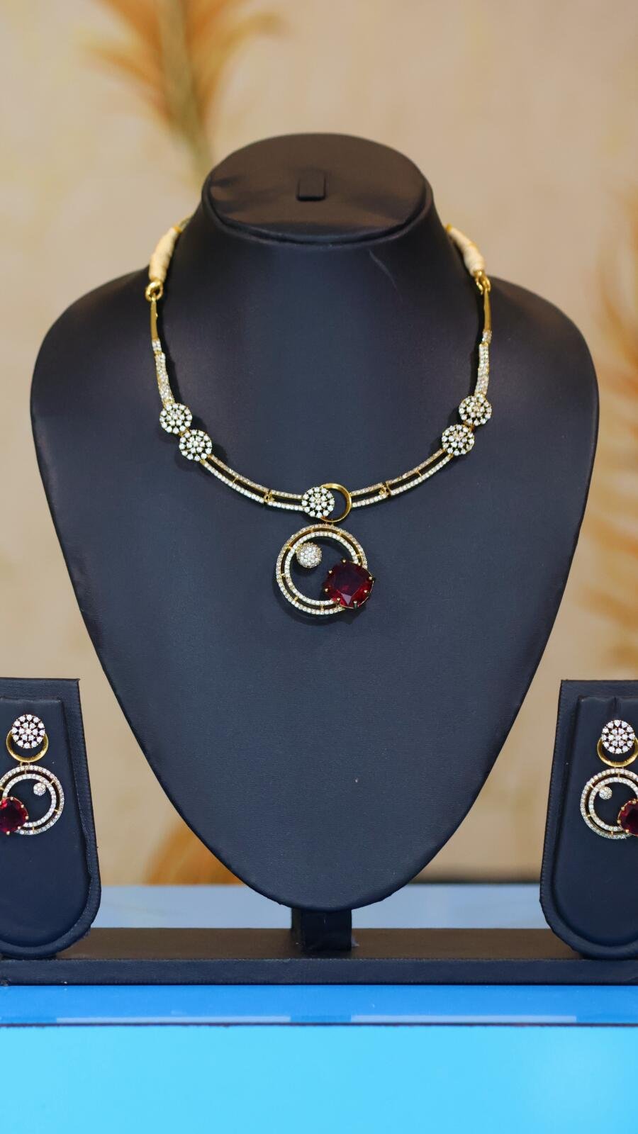 Premium diamond look alike neckpiece
