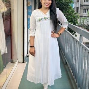 Pleated white kurti