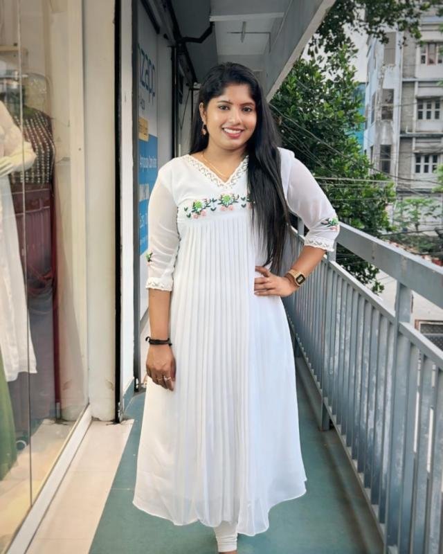Pleated white kurti