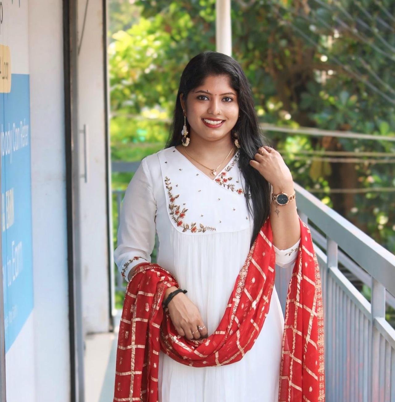 Chinon Elegant Handworked Premium Top