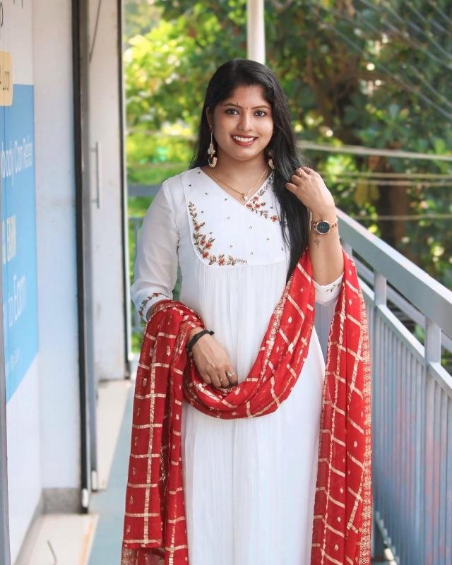 Chinon Elegant Handworked Premium Top