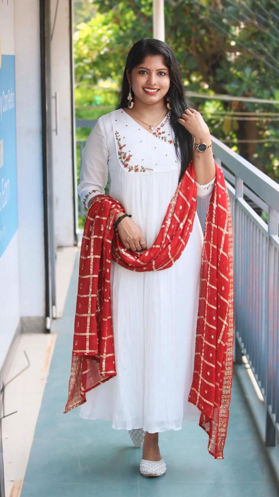 Chinon Elegant Handworked Premium Top