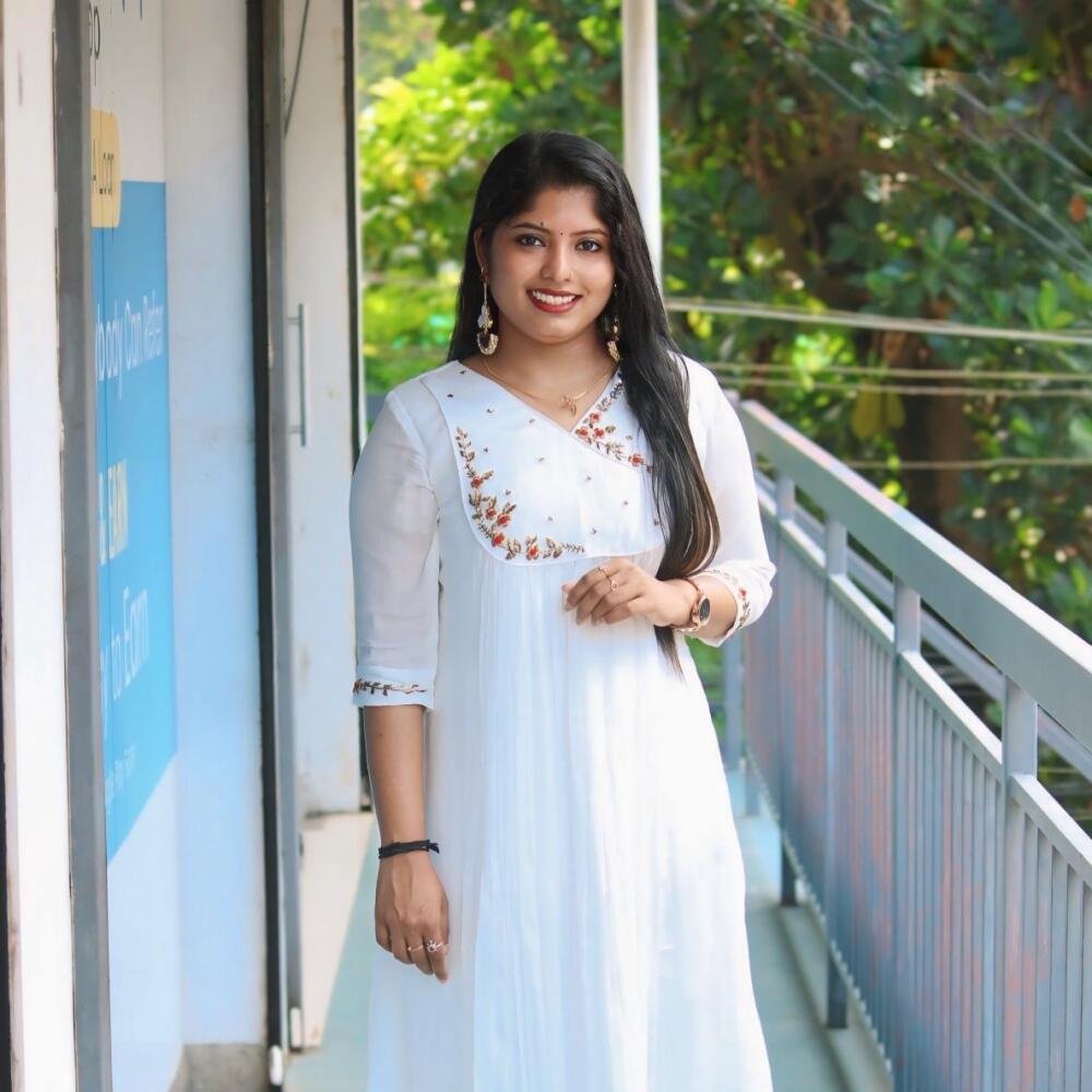 Chinon Elegant Handworked Premium Top