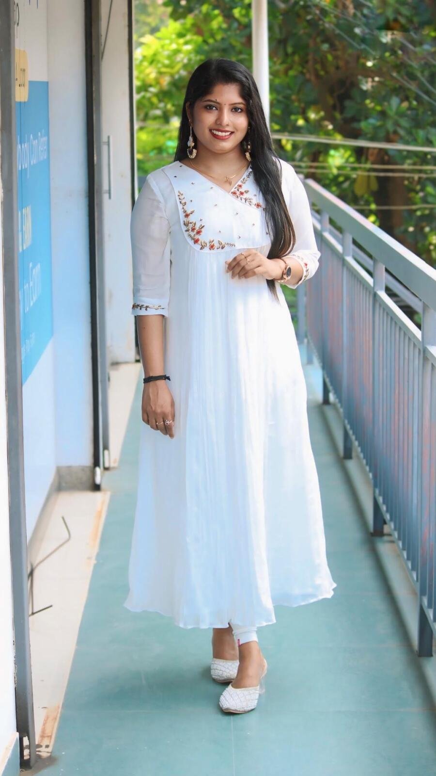 Chinon Elegant Handworked Premium Top