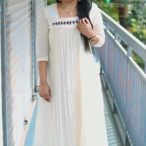 Elegant thread hand-worked Kota check premium top