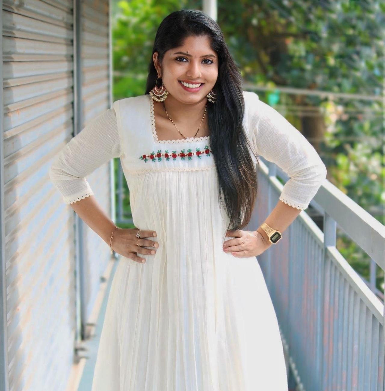 Elegant thread hand-worked Kota check premium top